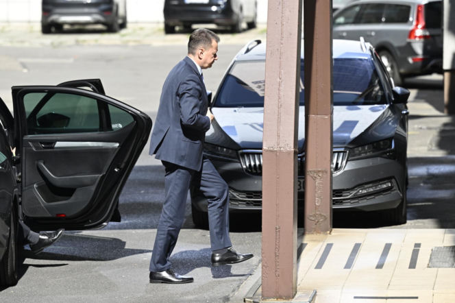 Politycy PiS zjechali na Nowogrodzką, chodzi o Czarnka