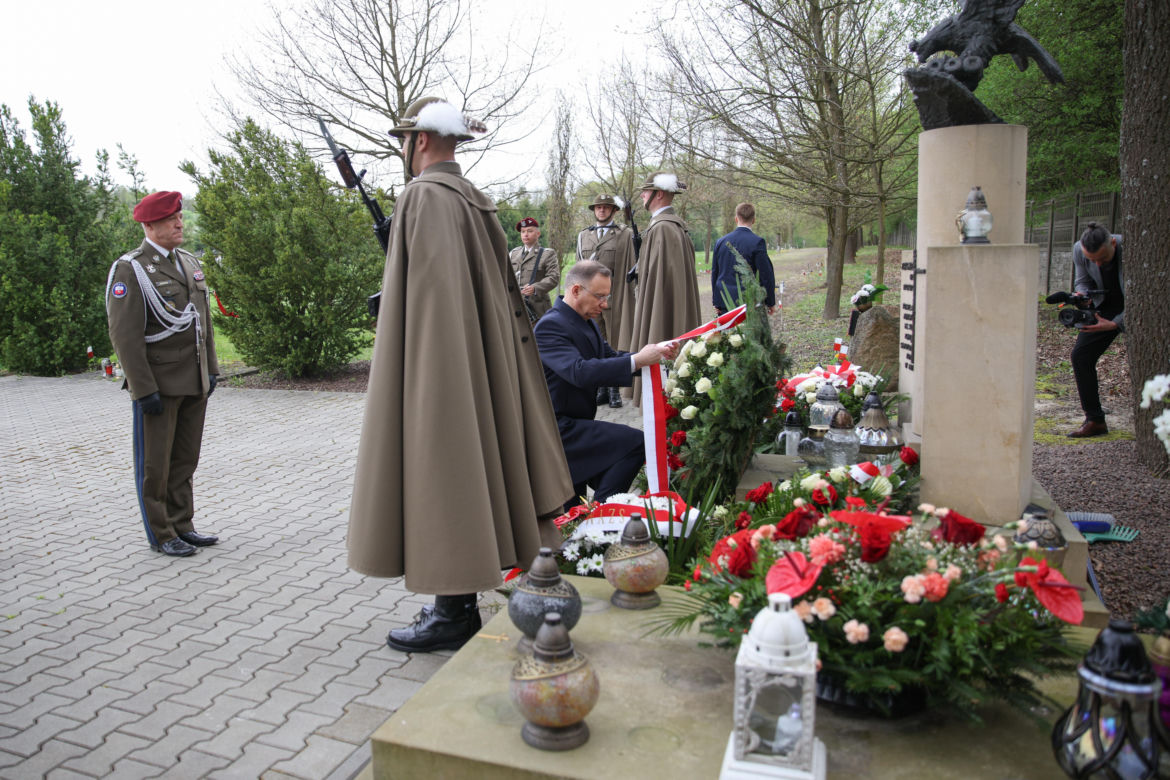 Prezydent upamiętnił ofiary katastrofy smoleńskiej