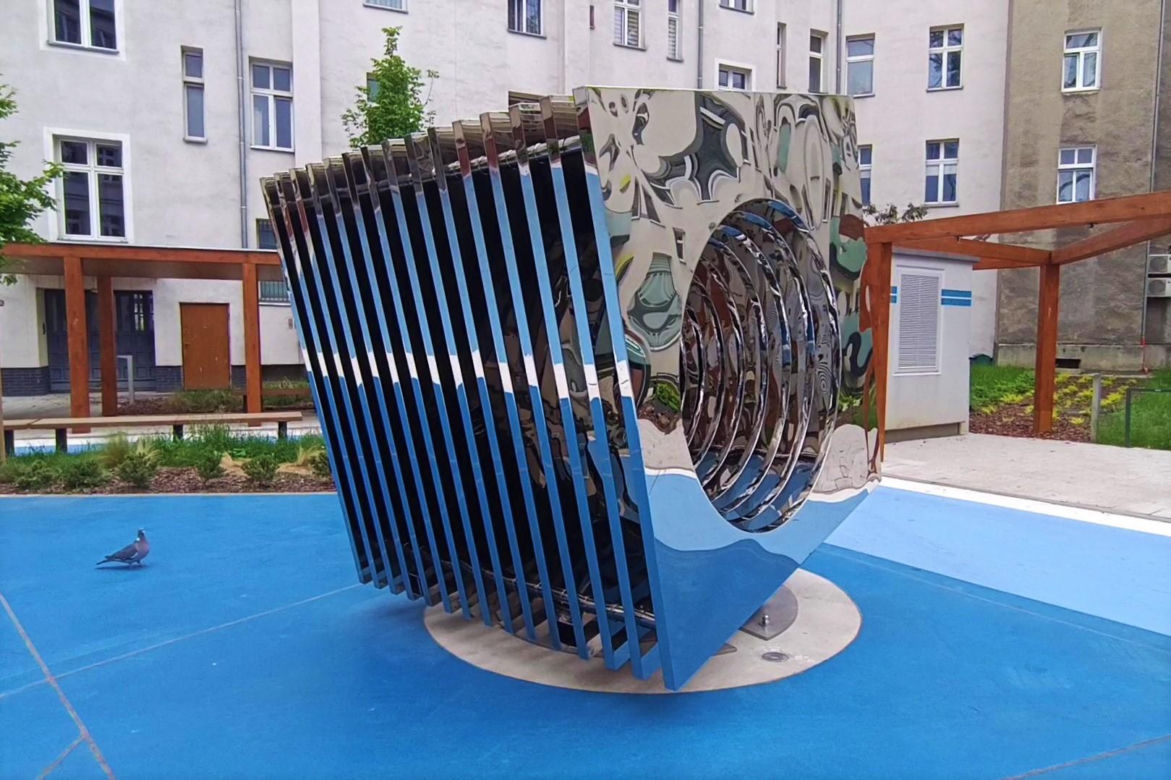 Nowa rzeźba i ogród we wnętrzu Kwartału 36