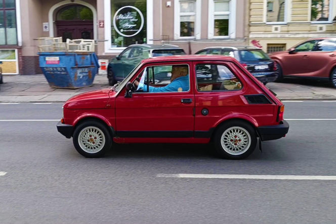 Parada zabytkowych pojazdów w Szczecinie
