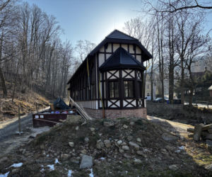 Pijalnia i hala spacerowa przy Dolnym Źródle w Świeradowie-Zdroju