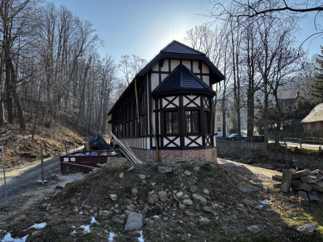 Pijalnia i hala spacerowa przy Dolnym Źródle w Świeradowie-Zdroju