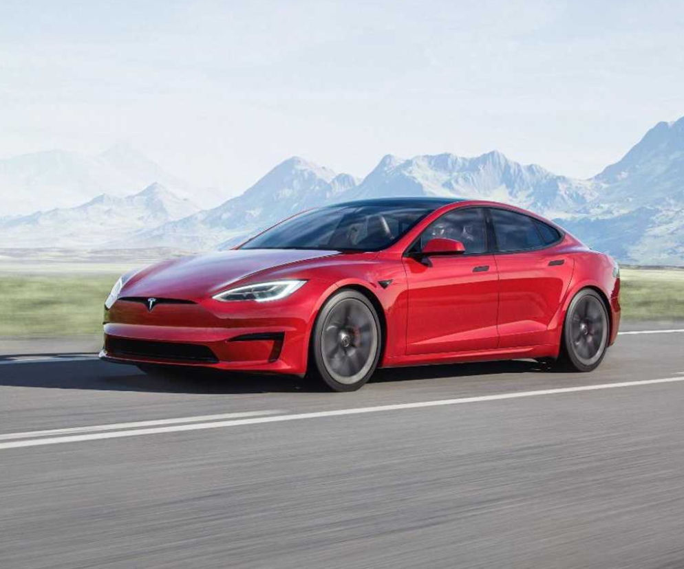 Tesla Model S lifting 2021