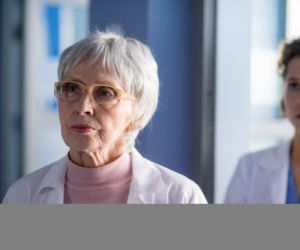 Lekarze 4 sezon odcinek 7 (odc. 46). Prof. Pekold (Anna Polony), Basia (Aleksandra Hamkało)