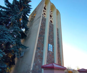 To jedno z najciekawszych miast w województwie łódzkim. W PRL-u stało się polską stolicą cebuli