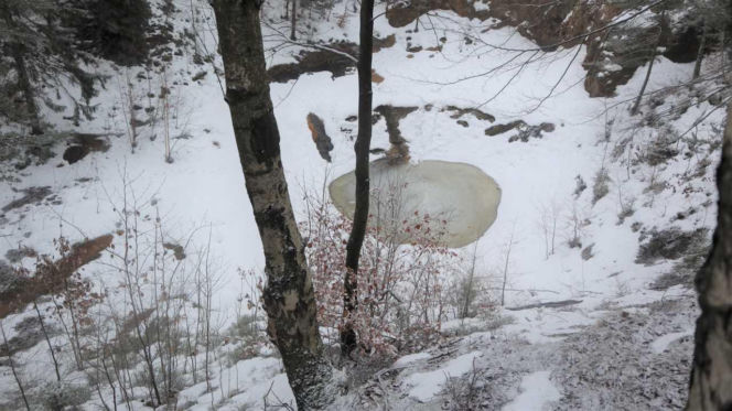 Kolorowe jeziorka w Rudawach Janowickich  - w zimowej odsłonie