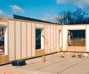 Budowa ścian z prefabrykatów betonowo-drewnianych