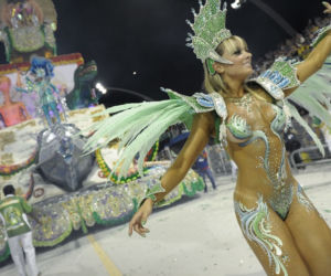 Nagie ostatki w Rio