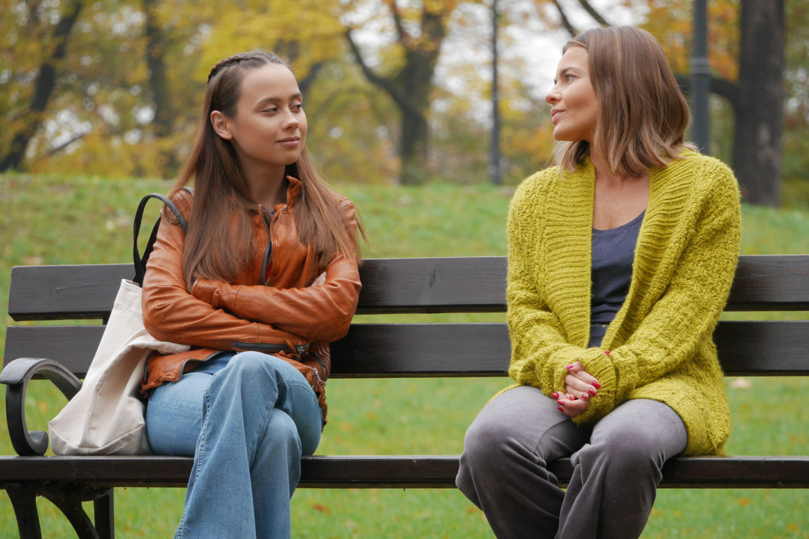 Pierwsza miłość. Sylwia (Edyta Herbuś), Justyna (Oliwia Bosowska)