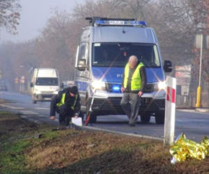 Policjanci dachowali nieznakowanym BMW! Dwóch funkcjonariuszy w szpitalu
