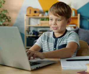 Zwykła pasja czy uzależnienie od gier u dzieci? Poznaj sygnały ostrzegawcze i ustal rozsądne zasady