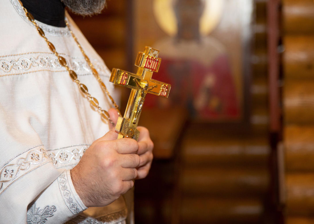 Ksiądz zaczął grzmieć z ambony, padły obrzydliwe słowa. Mówił o grzesznych pocałunkach 