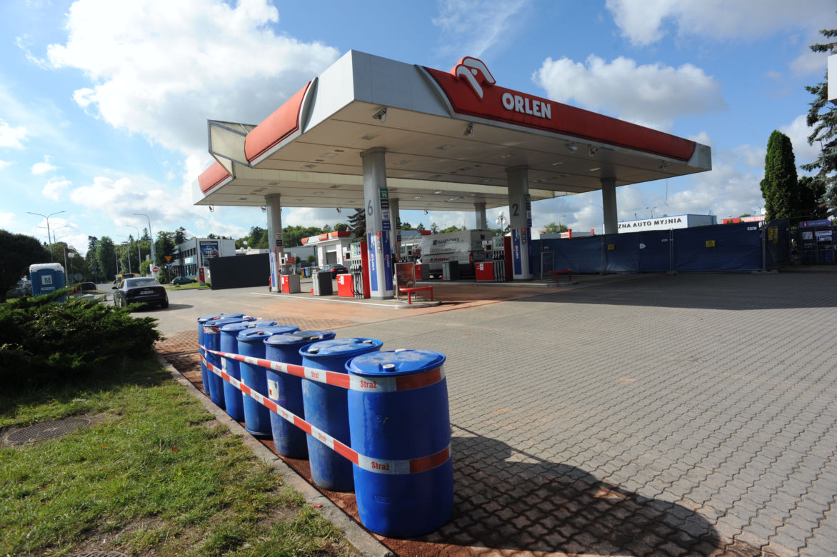 Koszalin: Pijany mężczyzna groził wysadzeniem stacji benzynowej