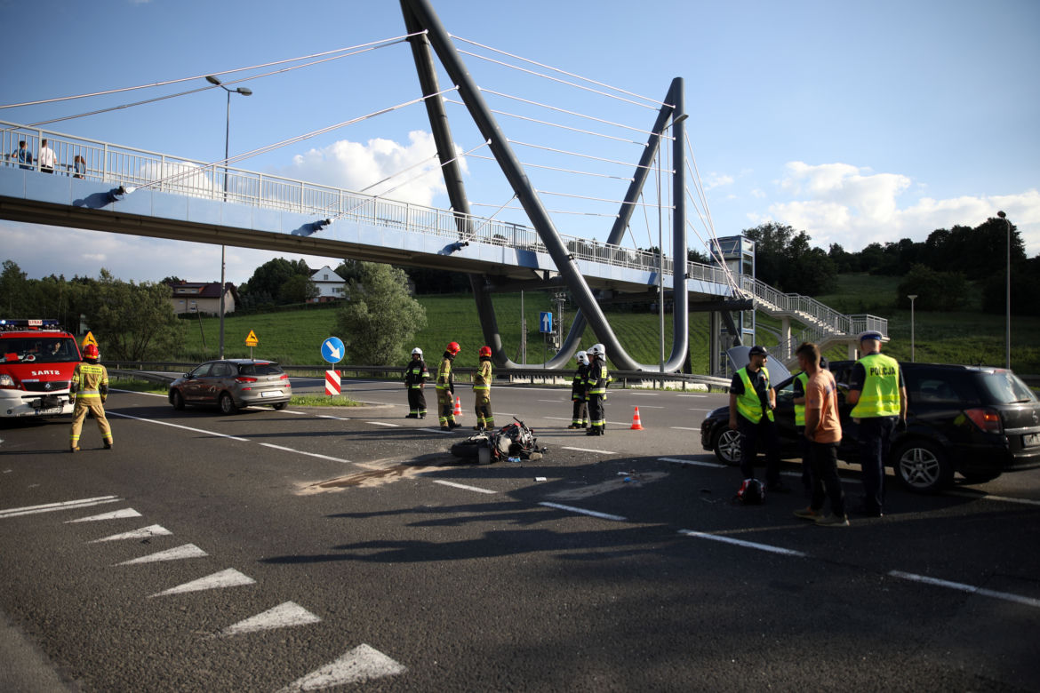 Makabryczny wypadek motocyklisty na zakopiance w Głogoczowie