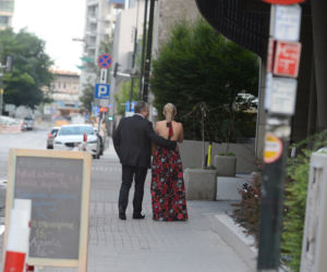 Poseł milioner na taniej randce