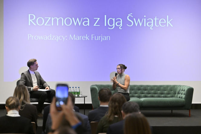 Iga Świątek i Daria Abramowicz na konferencji