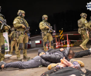 Akcja śląskich służb w sprawie przerzucania migrantów z Afryki do Europy. Zatrzymani pseudokibice