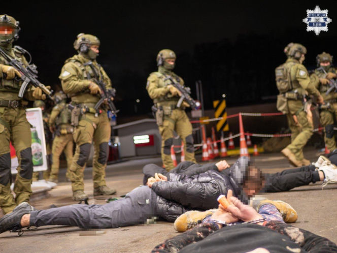 Akcja śląskich służb w sprawie przerzucania migrantów z Afryki do Europy. Zatrzymani pseudokibice