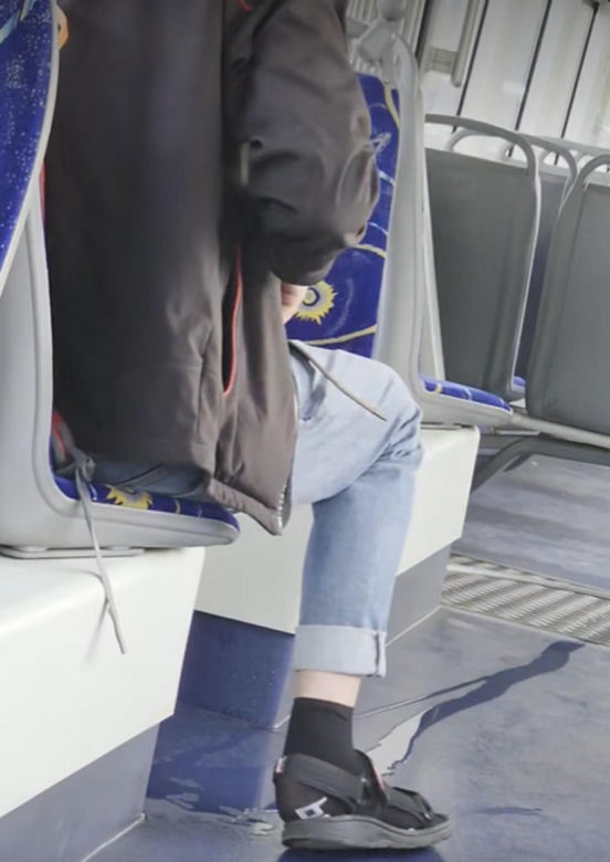 Oddał mocz w toruńskim tramwaju. Wszystko się nagrało