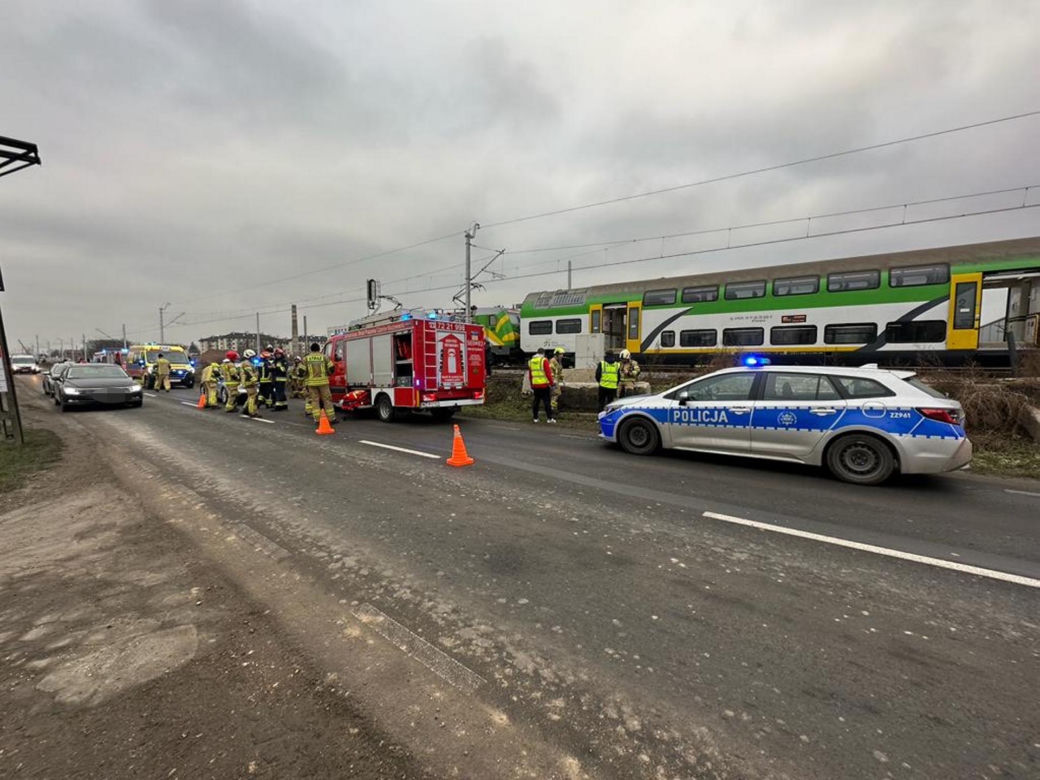 Ożarów Mazowiecki. Młody mężczyzna zginął pod kołami pociągu. Policja wyjaśnia okoliczności wypadku