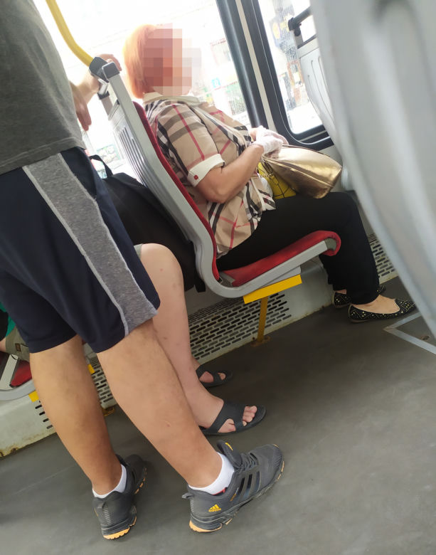 Julia odebrała torebkę złodziejom z tramwaju! Dwójkę osiłków potraktowała ostrymi paznokciami