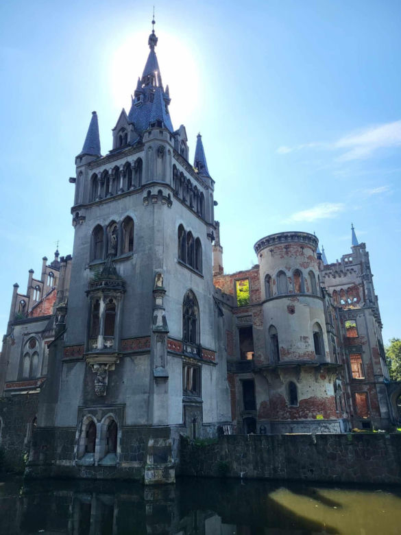 Pałac w Kopicach. Od bajki o Kopciuszku do ruiny