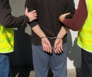 Bydgoszcz: Napadli na seniorkę w jej mieszkaniu. Trafili już za kraty