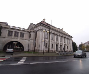 Był bank, będzie uczelnia. Ruszył remont zabytkowego gmachu w centrum Kalisza
