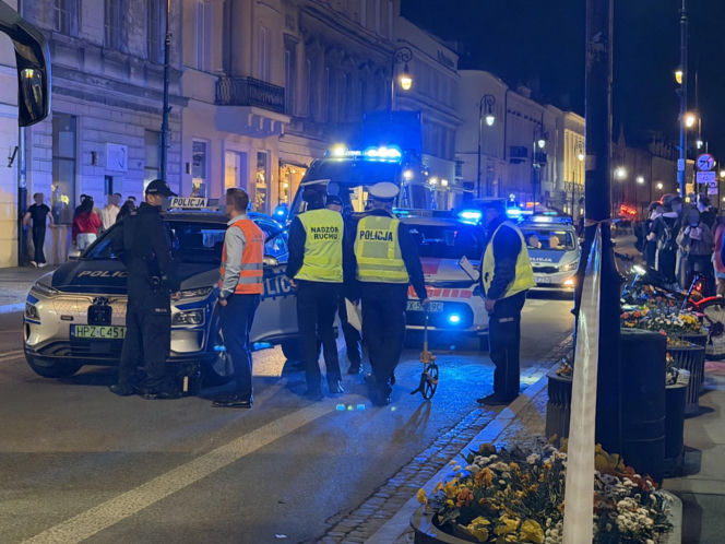 Autobus potrącił kobietę na Nowym Świecie