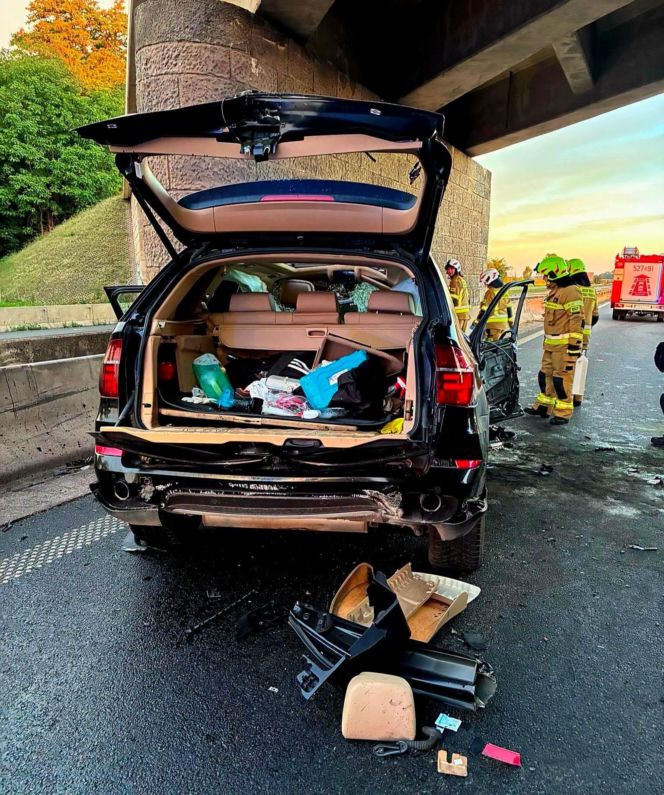 Wypadek na A4! BMW wbiło się w wiadukt, autostrada w kierunku Wrocławia zablokowana