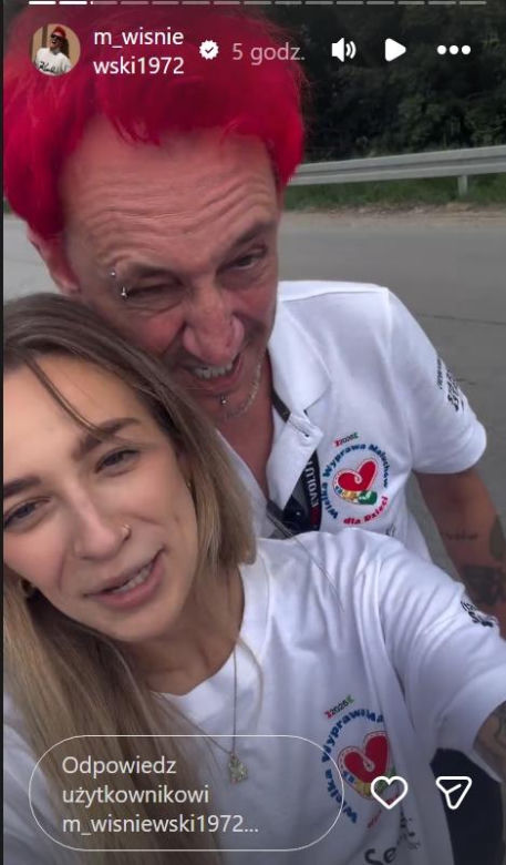 Córka Wiśniewskiego i Mandaryny ruszyła z tatą w podróż. Mieli awarię samochodu! "Wylądowaliśmy w pokrzywach"