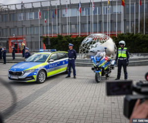 Policjanci jeżdżą odnowionymi radiowozami! Samochody aż się błyszczą! [ZDJĘCIA]