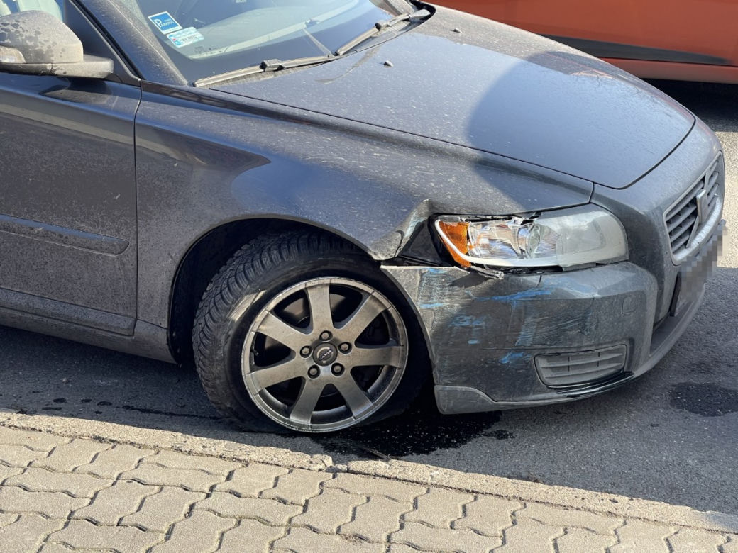 Uciekał przed policją, wylądował na latarni