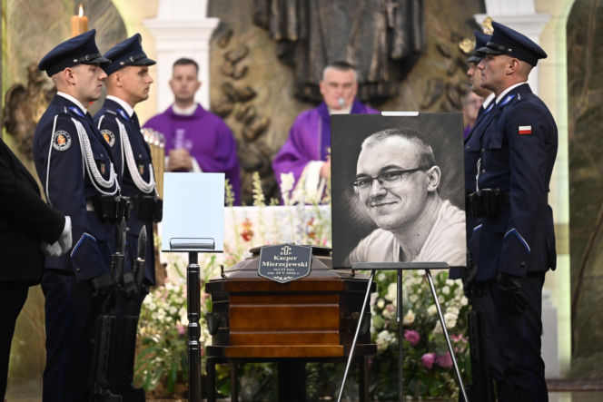 Młody policjant zginął w potwornym wypadku. Pogrzeb Kacpra Mierzejewskiego