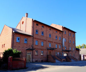 To najmłodsze miasto w województwie łódzkim. Zachwyca najpiękniejszym rynkiem w regionie