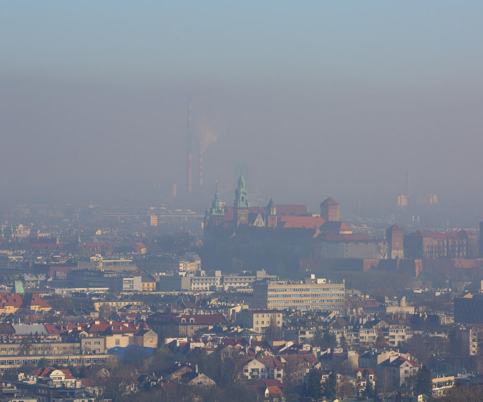 Smog dusi Polskę. Alert RCB, Kraków w światowej czołówce trucicieli