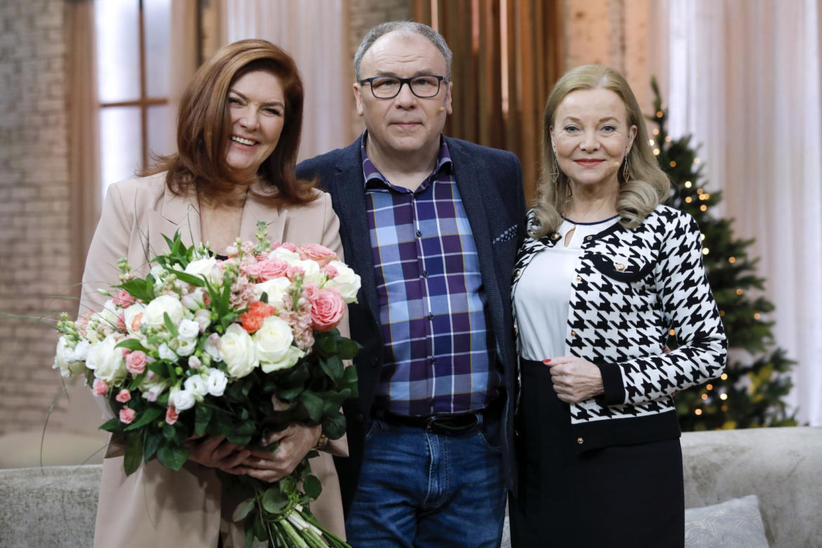 Katarzyna Dowbor obsypana kwiatami w "Pytaniu na śniadanie"