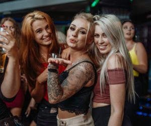 Pomarańcza Katowice bawi się na całego po lockdownie. Oto zdjęcia z imprezy Tomorrow Never Comes [ZDJĘCIA]