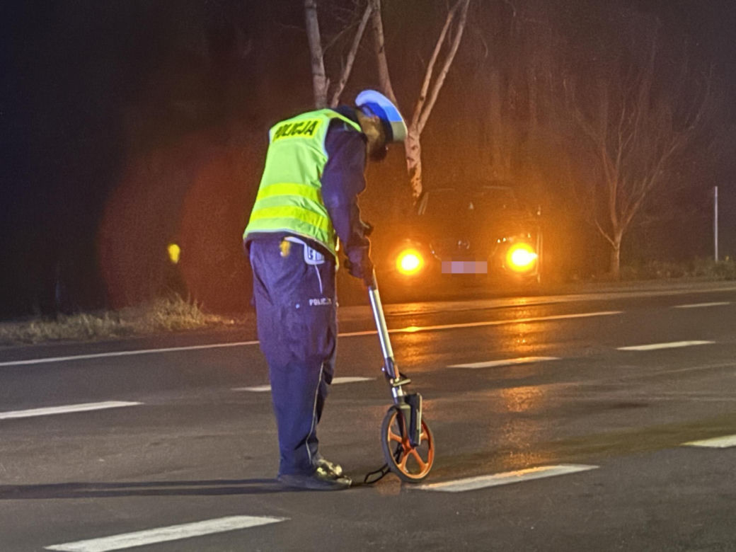 Potrącił kobietę na pasach w Ołtarzewie i uciekł. Miesiąc później oddał się w ręce policji