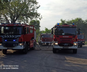 Pożar na terenie byłej cementowni w Wierzbicy. Paliły się bele materiałów!