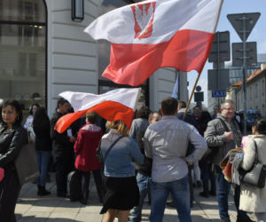 Niezależny prezydent II RP. Tajemnicza manifestacja na Krakowskim Przedmieściu [ZDJĘCIA] 