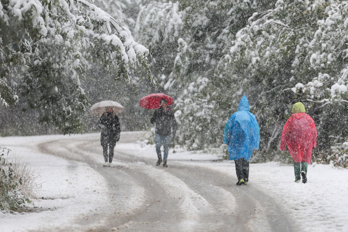 Śnieg w Tatrach. TOPR ogłosił pierwszy stopień zagrożenia lawinowego