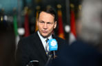 Minister spraw zagranicznych RP Radosław Sikorski przed posiedzeniem ministrów spraw zagranicznych państw NATO