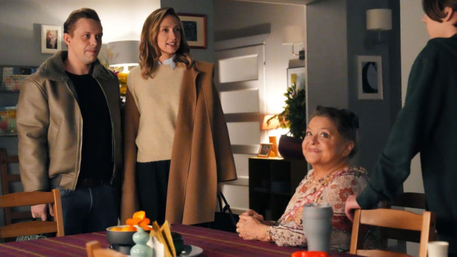 Barwy szczęścia odc. 3369.  Lucyna (Grażyna Zielińska), Daniel (Marcin Bikowski), Asia (Anna Gzyra), Hubert (Marek Molak)