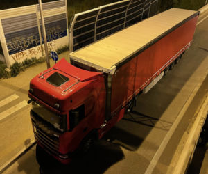 Pijany jak bela zajeżdżał innym drogę wielką ciężarówką. Ledwo stał na nogach   Dzięki