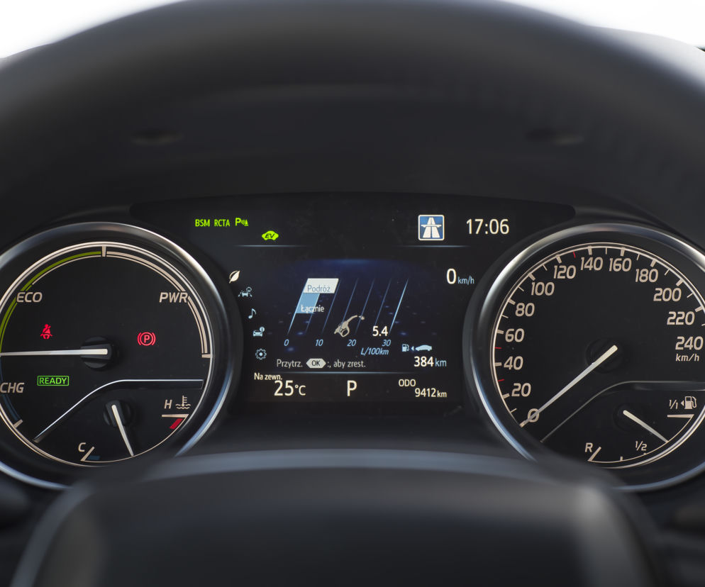 Toyota Camry 2.5 Hybrid Dynamic Force 218 KM e-CVT Executive