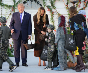 Cukierek albo psikus! Trump zaskoczył pod Białym Domem