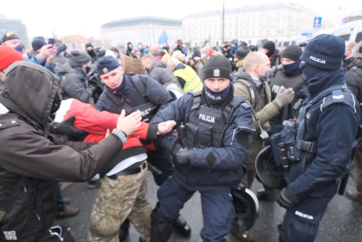 Starcie policji z uczestnikami protestu