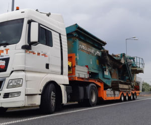Za szeroki i za długi transport uszkodził punkt poboru opłat na A4