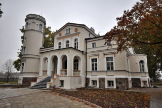 Zapomniana perła Wielkopolski: Odkryj neorenesansowy pałac w Dobramyśli [ZDJĘCIA]